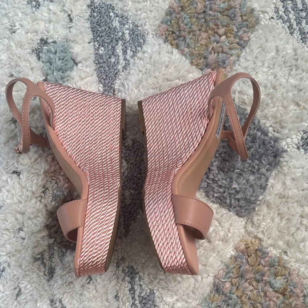 Steve Madden Women's Blush Pink Platform Sandals New without tags/no box